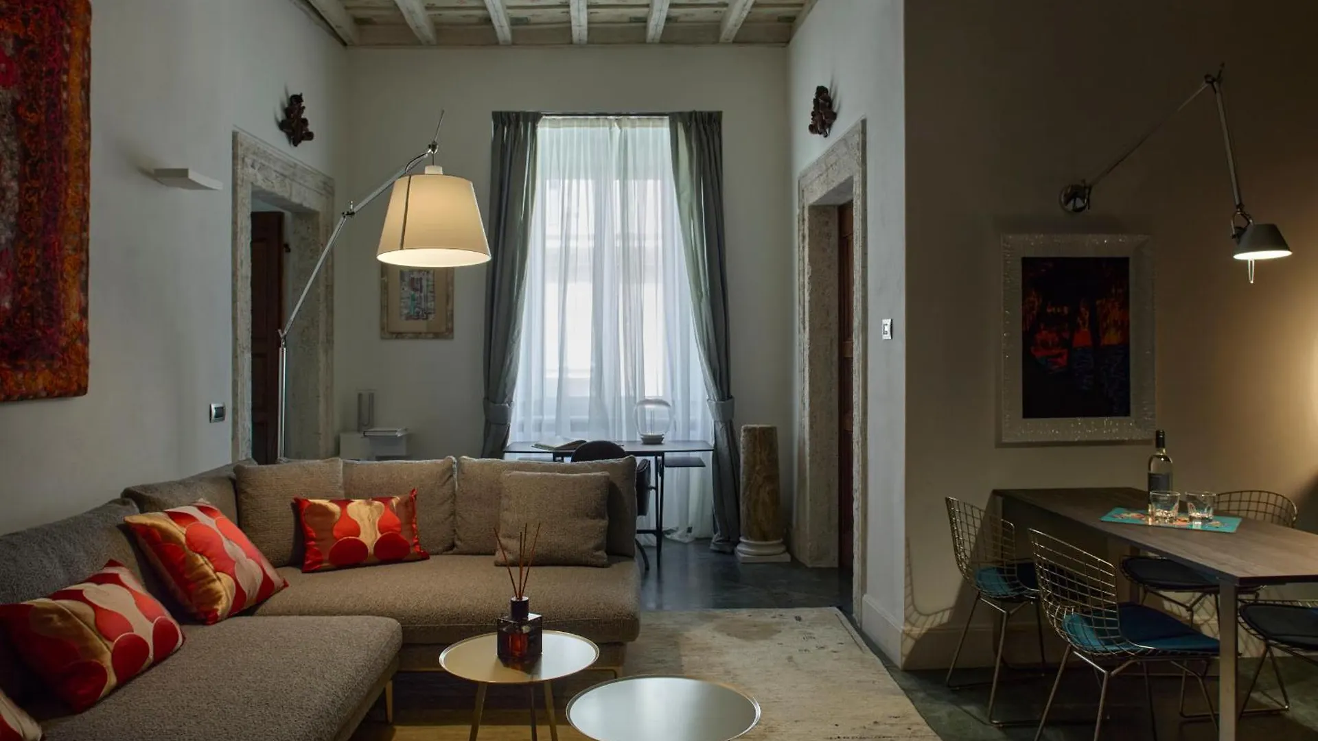 Palazzo Delle Pietre - Luxury Apartments Rome Aparthotel