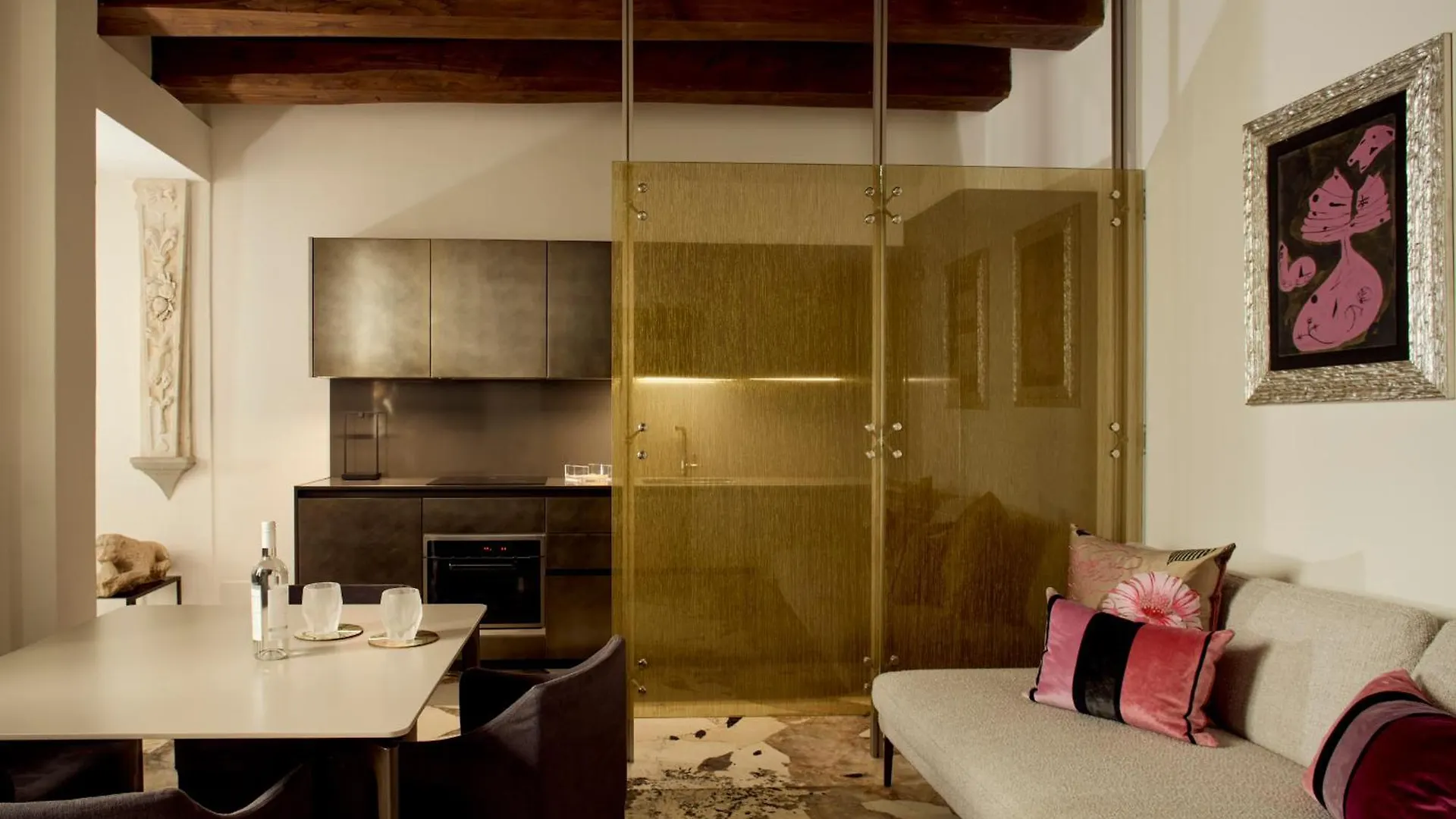 Palazzo Delle Pietre - Luxury Apartments Rome Aparthotel