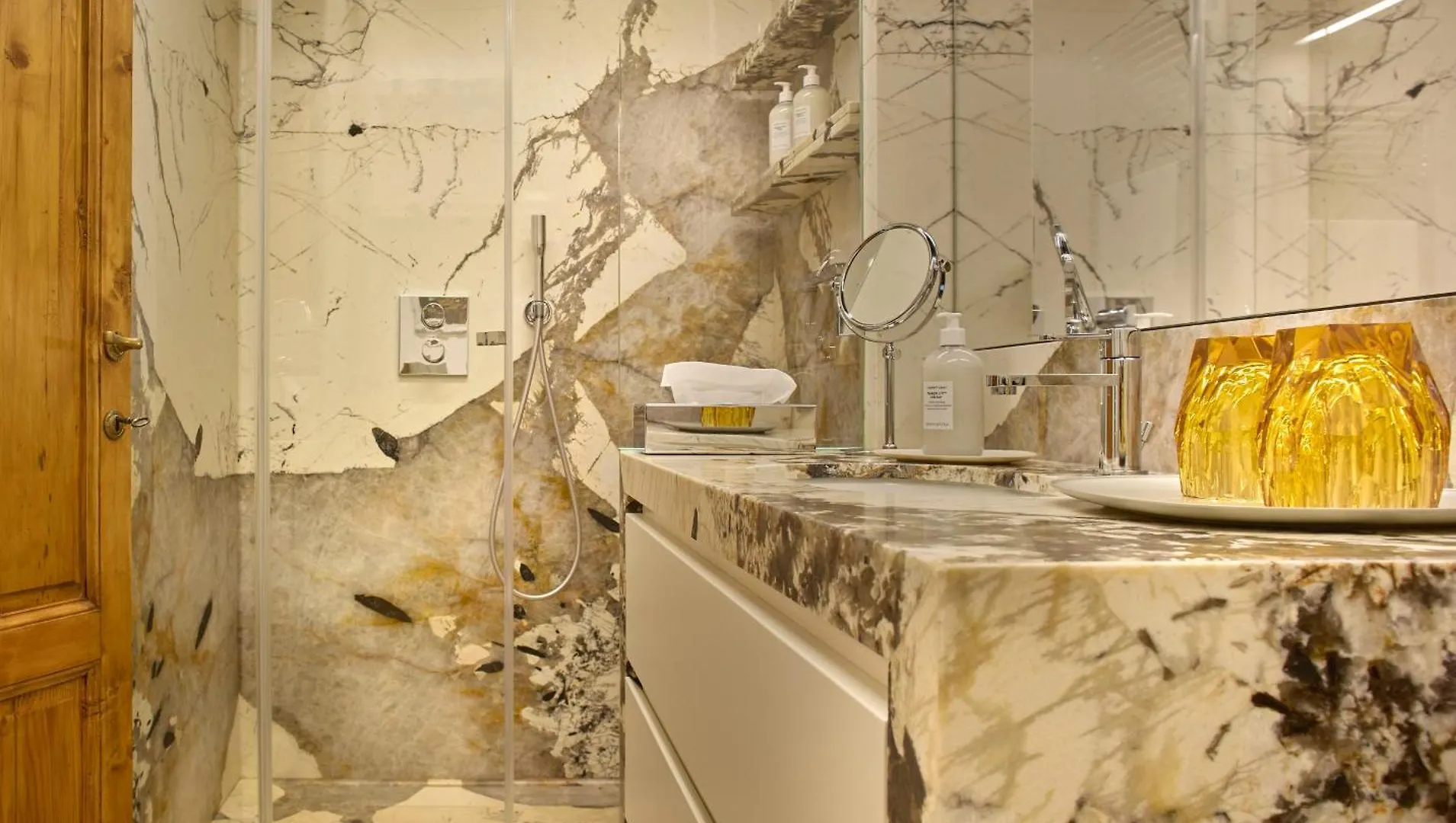 Palazzo Delle Pietre - Luxury Apartments Rome 5*,