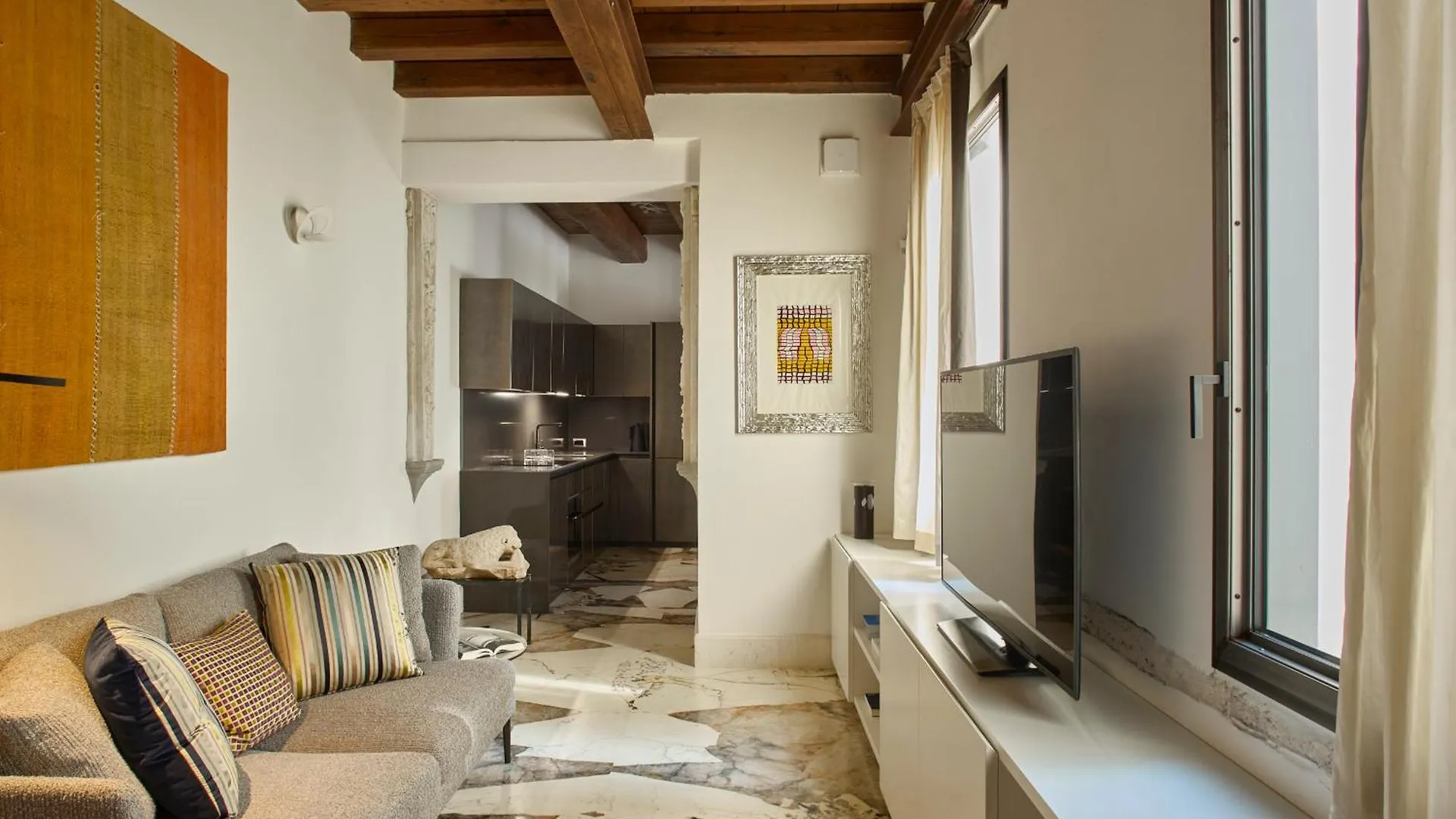 Palazzo Delle Pietre - Luxury Apartments Rome Aparthotel